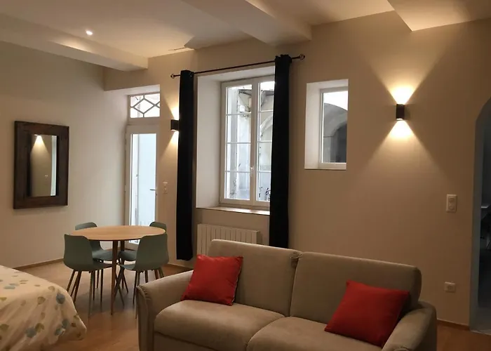 Apartment Ancien Couvent Dans Le Centre Historique De Valence *